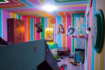  Bright colors | Back to Childhood