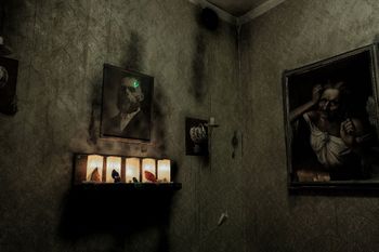 Ghost in the mirror | Haunted motel escape room