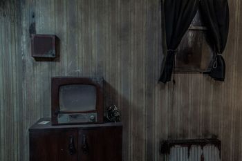 Interesting old devices | Haunted motel escape room