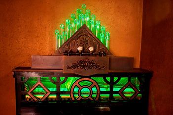  Bright elements and lighting | Steampunk Sherlock