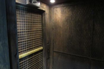 moving elevator room | The Dig escape room